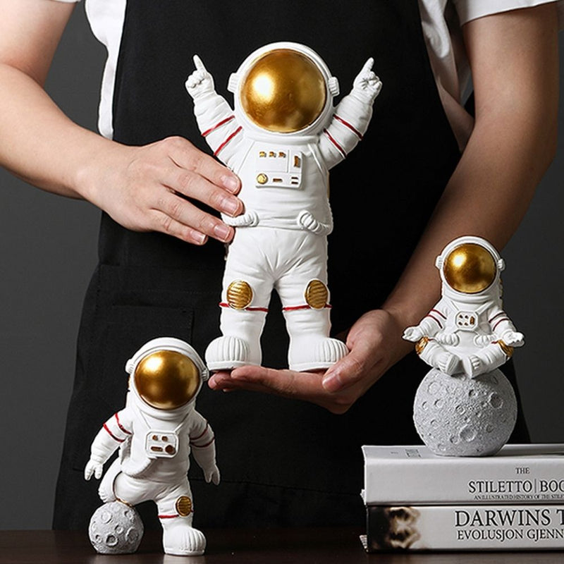 Estatueta Decorativa de Astronauta O Universo é Nosso