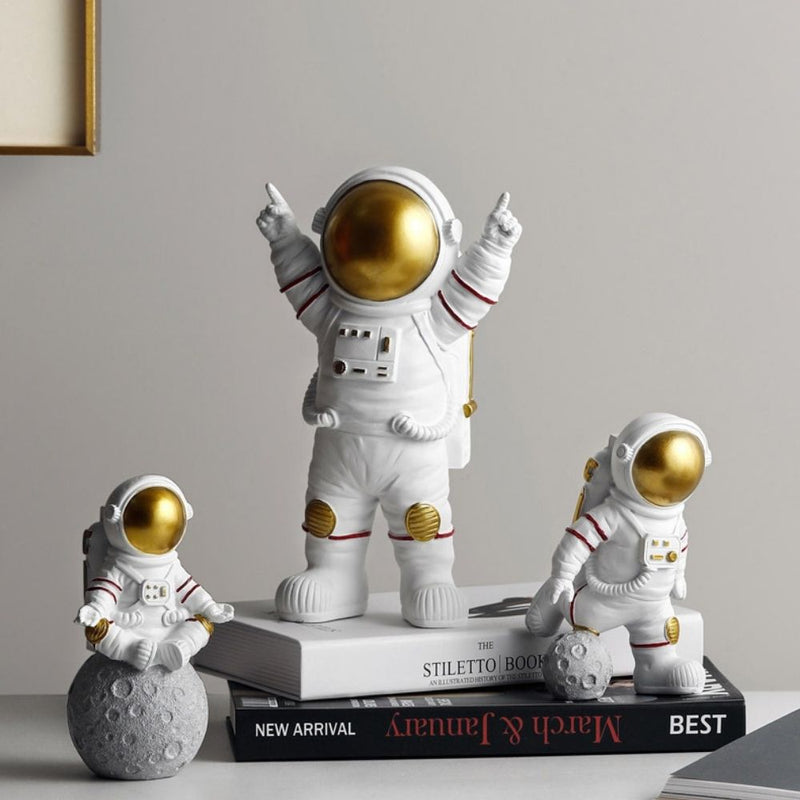 Estatueta Decorativa de Astronauta O Universo é Nosso